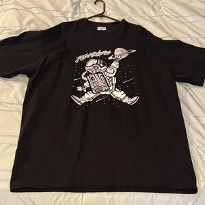 Black Graphic T-Shirt with Astronaut Design shakawear heavyweight xxl tall 2xlt
